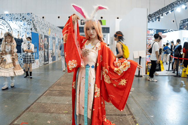 CJ展会出现“神级”COSER，不仅有“狗头萝莉”还有60岁的老大爷-四季巴士