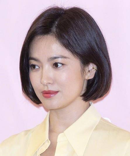 职业|短发的宋慧乔更显成熟,一身鹅黄色职业穿搭,温柔大方又得体