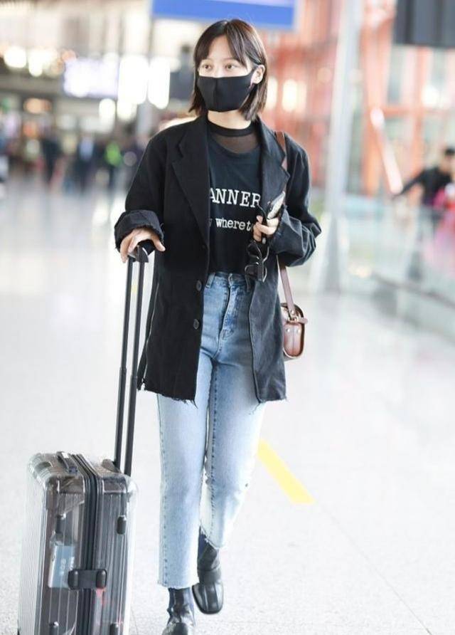 身材|辛芷蕾是得罪造型师了吗?土味针织外套配老气盘发,看着老了许多