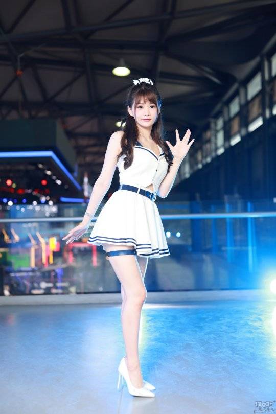 都齐聚|2021ChinaJoy现场Showgirl：快来，大量的深V白衣女神，不解释！