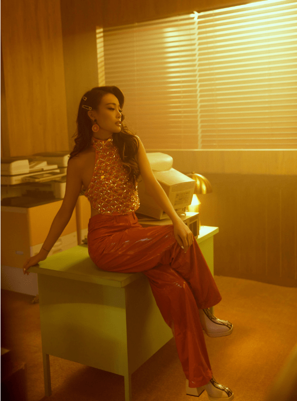 新歌|容祖儿新歌《So Fresh》音频MV上线 携手李斯丹妮打造动感夏日旋律