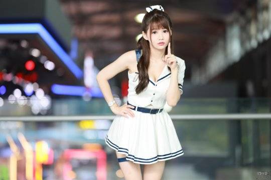 都齐聚|2021ChinaJoy现场Showgirl：快来，大量的深V白衣女神，不解释！