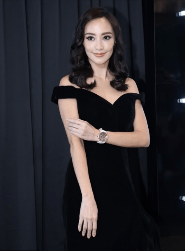 套装|懂得保养的女人看着不会老,关颖私下的状态,一点没有奔五的影子