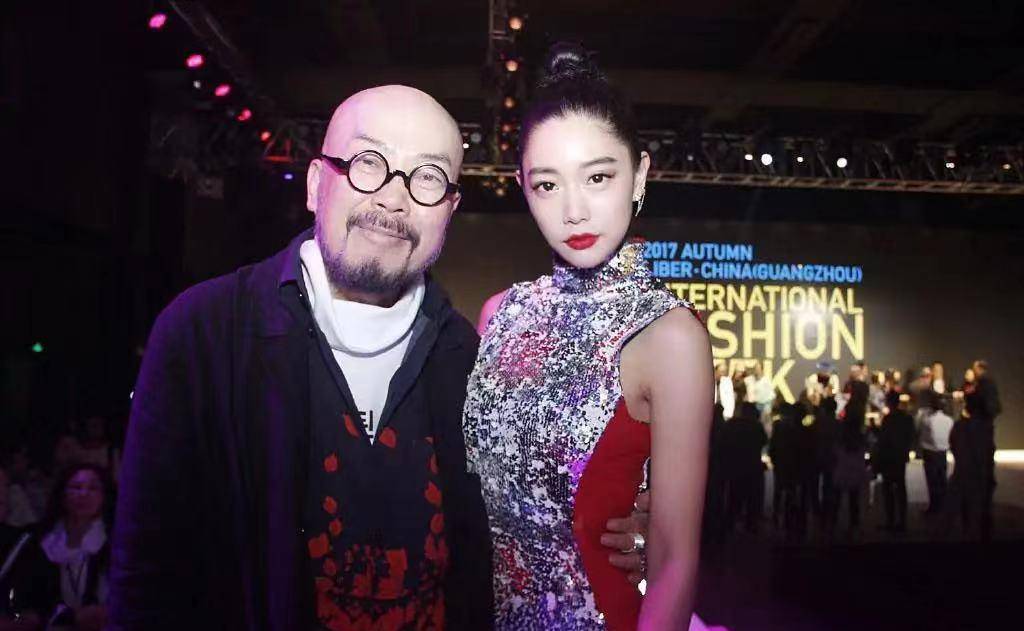 影视圈|克拉拉穿旗袍美成焦点,曲线迷人尽显尤物身材,不愧是亚洲第一美