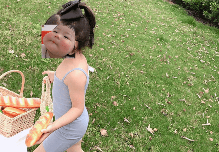 状况|尚且幼稚的女宝，纷纷爱上“奶辣风”装扮？背后是家长在推波助澜