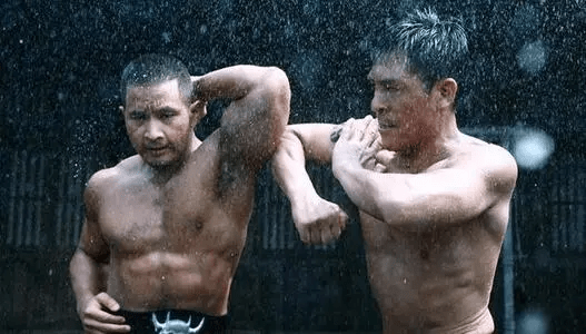 进行|凭借《功夫》爆火的释行宇，竟拍了部网大，女主身材却是最大看点