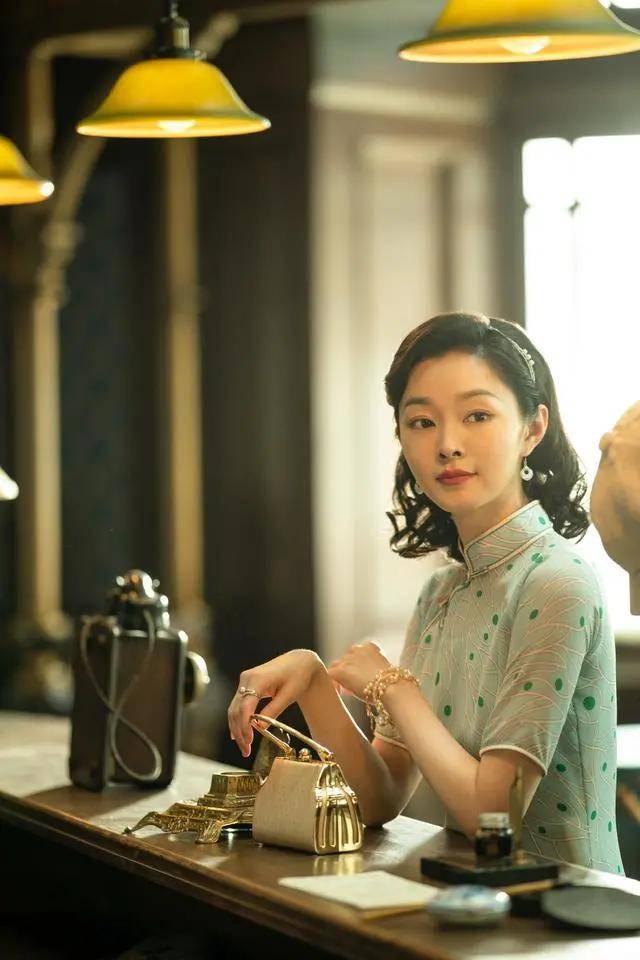电影|电影《1921》热映，宋轶穿旗袍出场好惊艳，这身材哪有100斤？