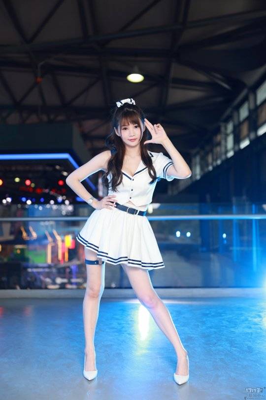 都齐聚|2021ChinaJoy现场Showgirl：快来，大量的深V白衣女神，不解释！