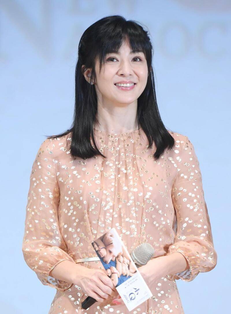 形式|杨采妮不减当年风采，奔五的年纪穿“少女裙”，看着不输小姑娘