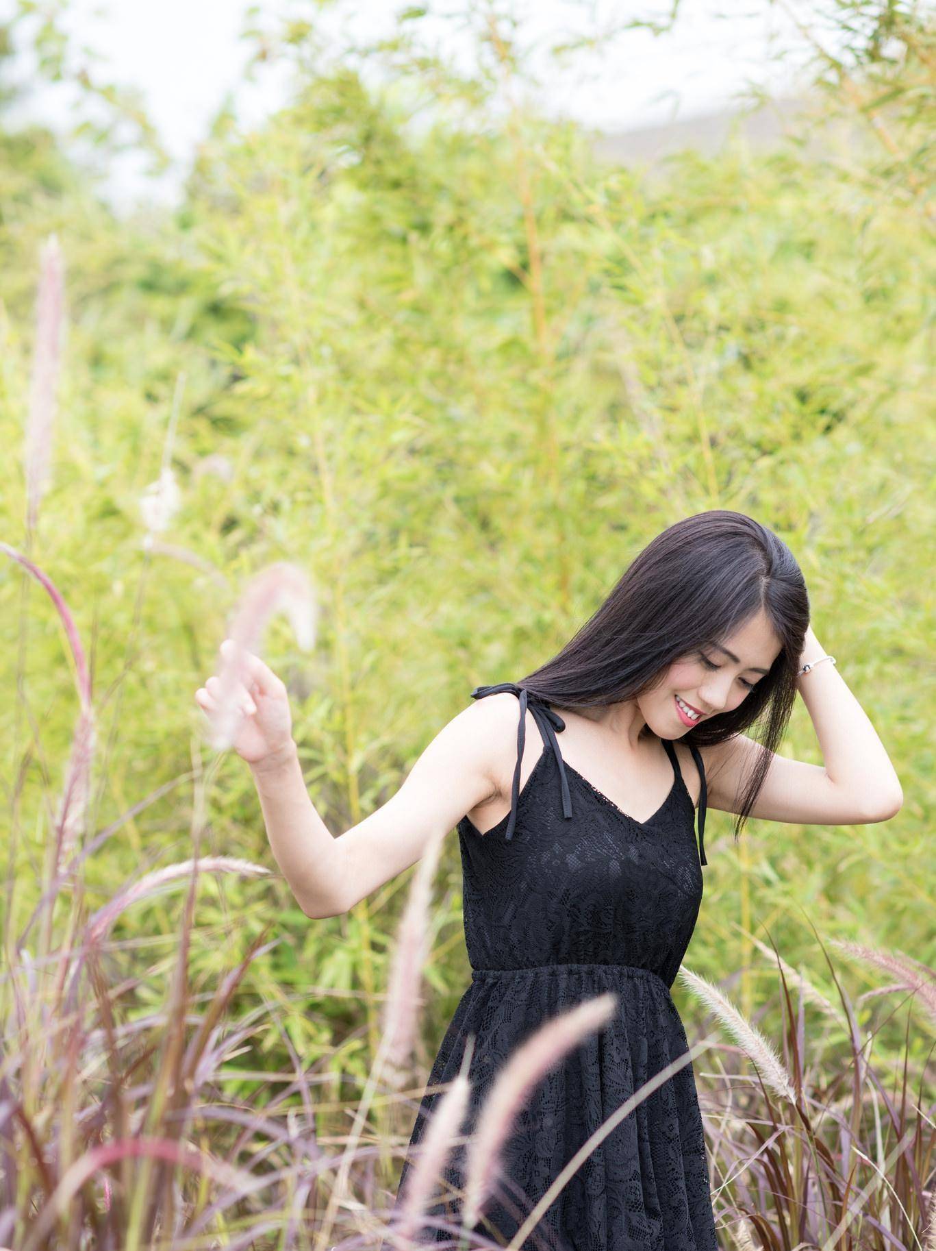 小舞|精致之美，黑色蕾丝吊带连衣裙，散发出时尚韵味，让人难以拒绝