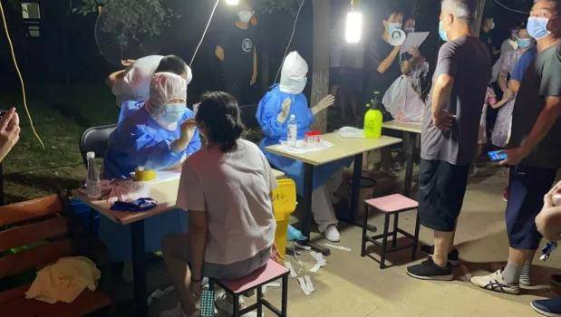 郑州|众志成城，共同抗疫！视光眼科医护人员支援郑州核酸检测工作