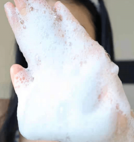 长痘痘|洗脸不对，保养白费！很多人都会踩雷的3大错误洗脸方法，有你吗？