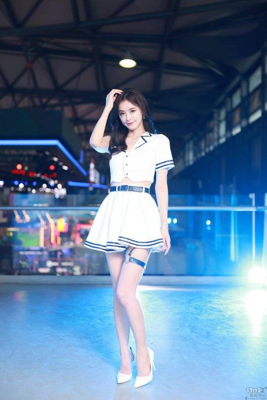 都齐聚|2021ChinaJoy现场Showgirl：快来，大量的深V白衣女神，不解释！