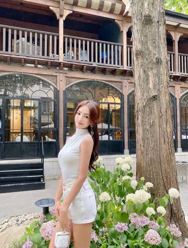 夏季里|白色，精致时髦女孩的韵味感