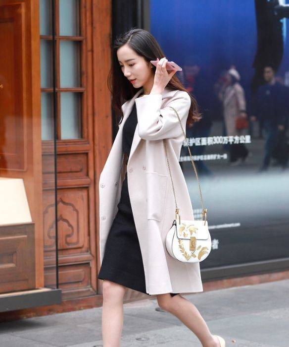 设计|风衣搭配长裙，明艳动人性感时尚！