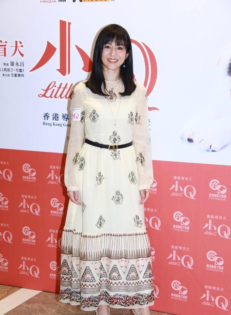 形式|杨采妮不减当年风采，奔五的年纪穿“少女裙”，看着不输小姑娘