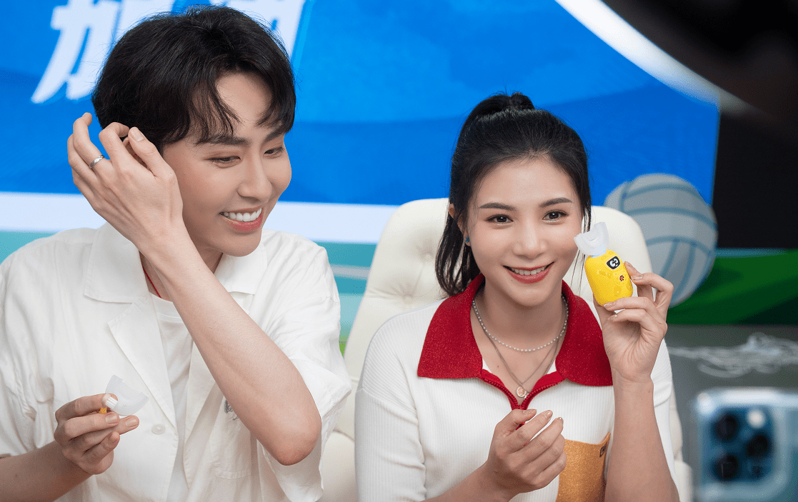 何姿|何姿的颜值完全不输给女明星，虽然已经当妈了，但仍然很有高级感