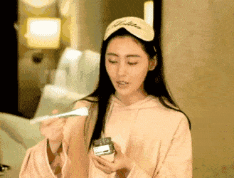 张天|范冰冰、张天爱不愧是美妆博主，清洁面膜敷得好，通透皮肤少不了
