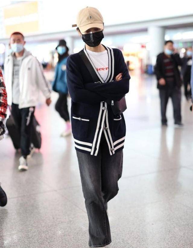 身材|辛芷蕾是得罪造型师了吗?土味针织外套配老气盘发,看着老了许多