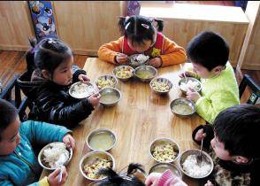 厕所|幼儿园冷暴力,孩子默默承受,家长还以为孩子过得开心