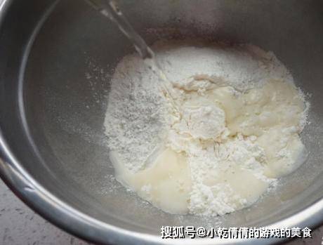 做法|烙饼的家常做法，外皮酥内香软层次还分明，步骤技巧详细告诉你