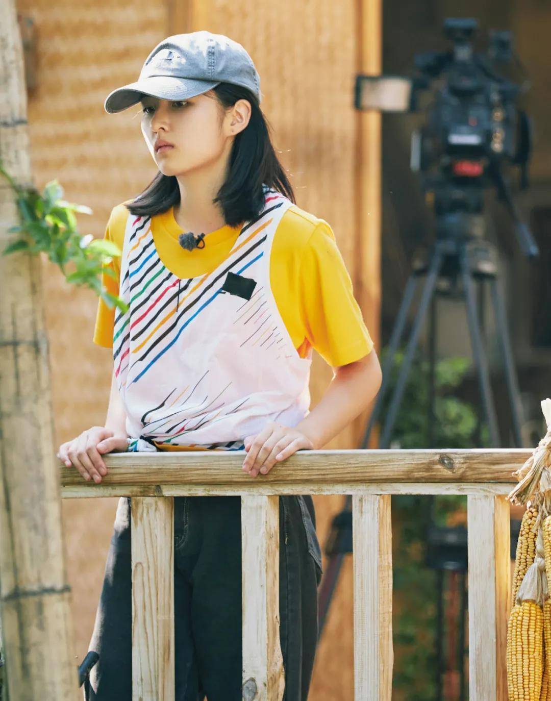 女生|自带清凉感的盐系穿搭，“国民妹妹”张子枫最爱的风格，太绝了