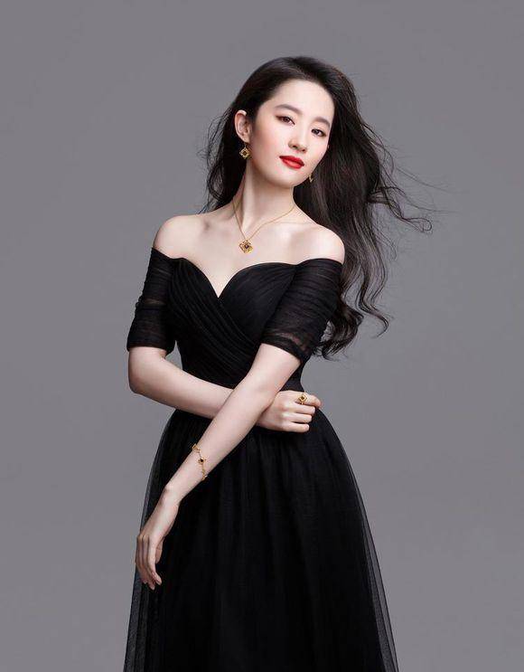 衣领|时尚永远是个轮回，名画里的时装搭配，现在看来依旧很“潮”