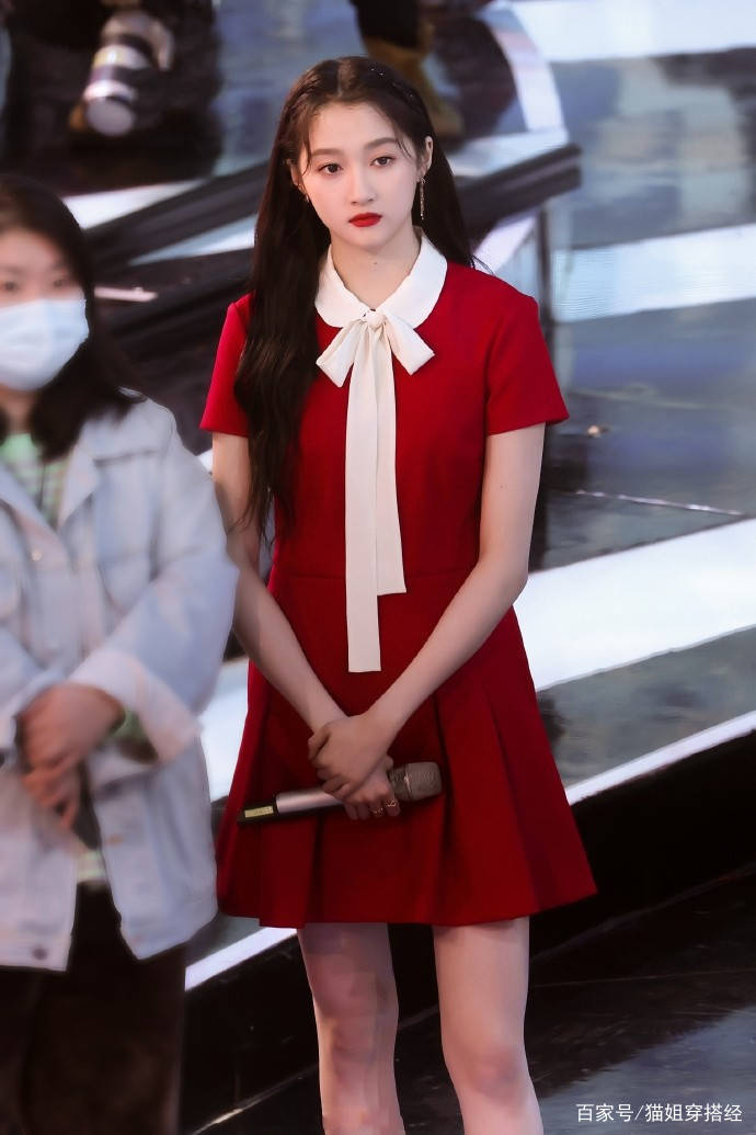 效果|关晓彤把红裙当“半永久”了？上五四晚会也穿，不过长腿的确惊艳