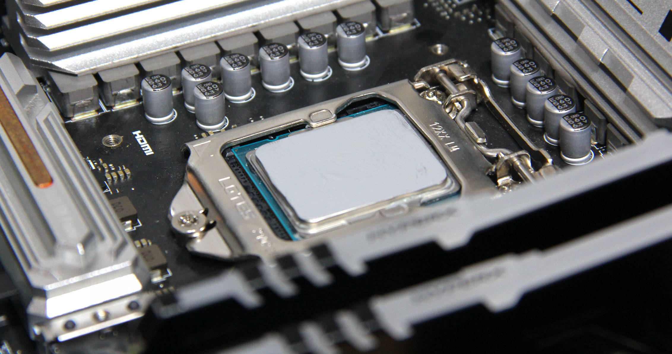 原创轻轻松松搞定11代i7暴力熊kryonaut高性能散热硅脂评测