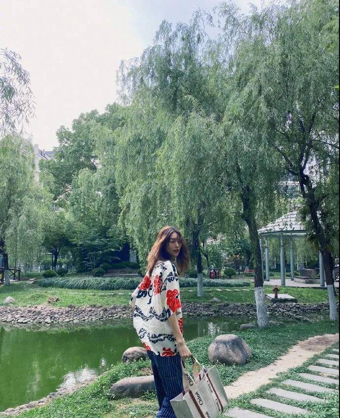 洛薇|我的“花衬衫”，明明最好看，为什么穿起来土到掉渣？原因太扎心