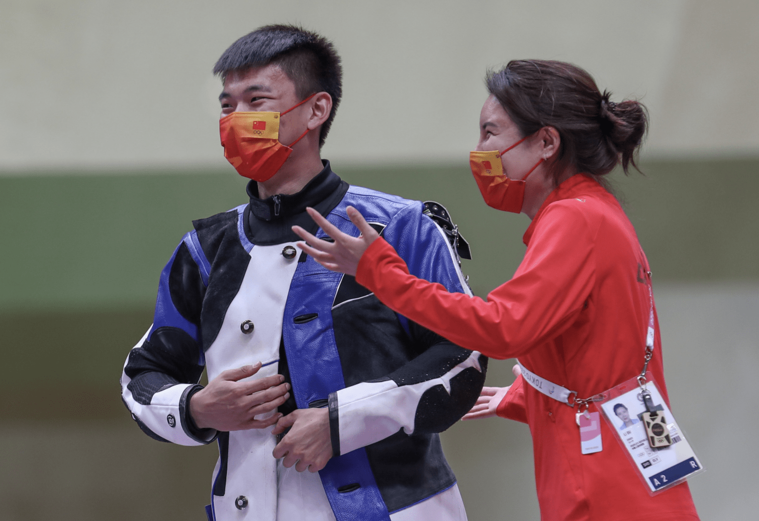 老公|杜丽真是人生赢家，老公弟子都拿金牌，自己穿红色运动服美成了花