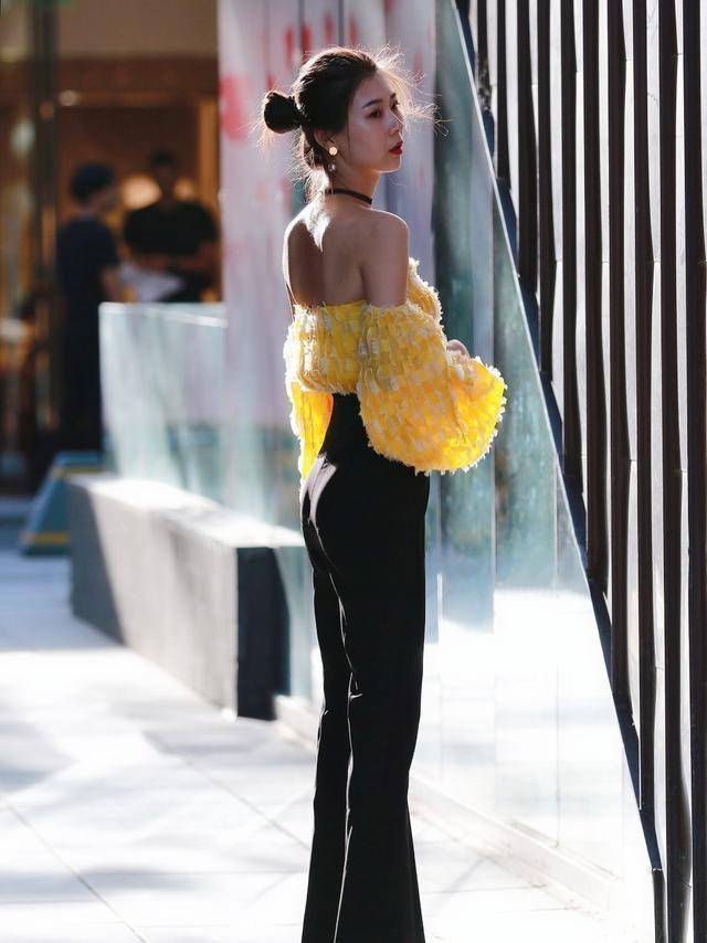 毛衣|穿休闲装也很美的女生,造型吸睛让人羡慕,秀出了自信大方的感觉