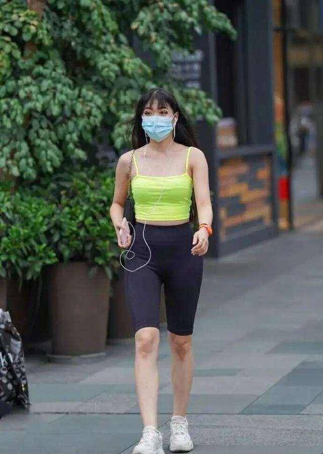 整体|长腿姑娘适合穿打底裤，配色亮眼吸睛，舒适清爽