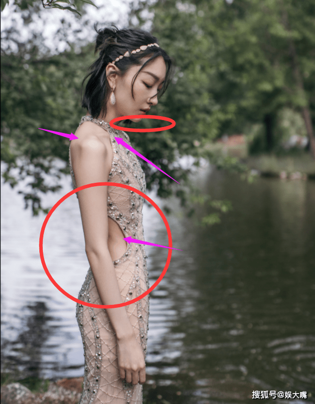 周冬雨|周冬雨裸色露背礼服气场大女人味足!侧身露腰被侃:身体未成年?