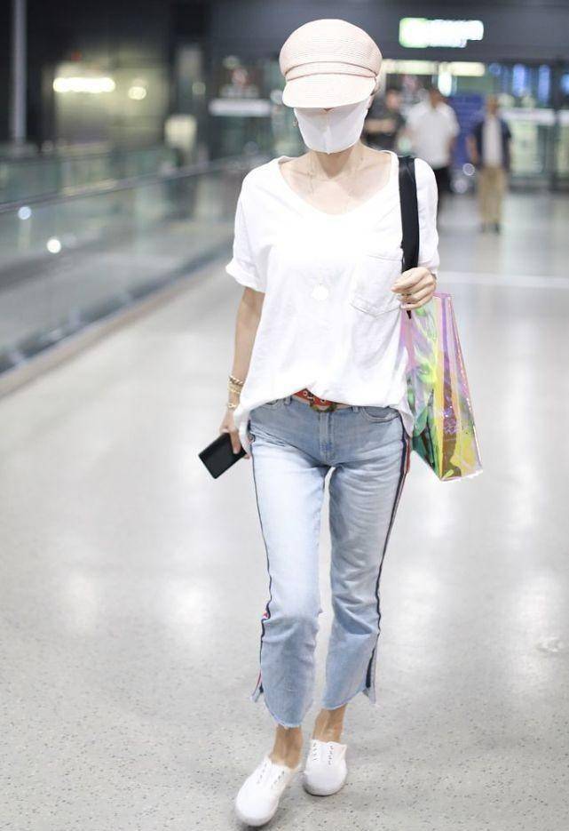 马伊琍|马伊琍不咋在乎外人眼光,造型简约穿得舒适,有种居家懒散范