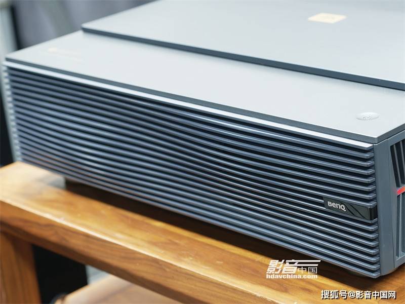 方面|BenQ i985L：迈进另一个阶段的三色激光强作