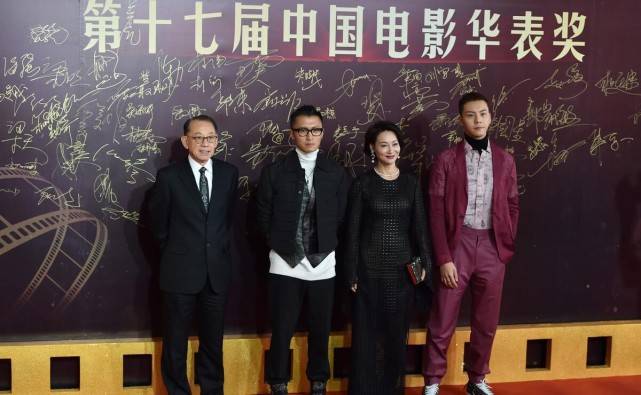 黑色|谢霆锋都40岁了，可气质仍然似潇洒少年，穿黑色显身材清瘦