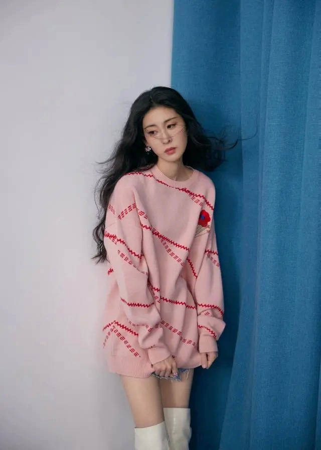 卫衣|当妈后的张碧晨放开了，穿卫衣大胆玩下衣失踪，一个细节让人心疼