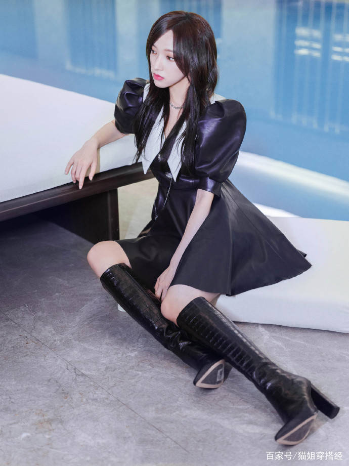设计|马伊琍罕见秀身材，紧身皮裙穿得都是褶，但曲线真给中年演员长脸