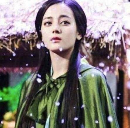 赵丽颖|古装绿衣美人：刘亦菲脱俗，赵丽颖灵动，热巴娇俏，她俩最经典！