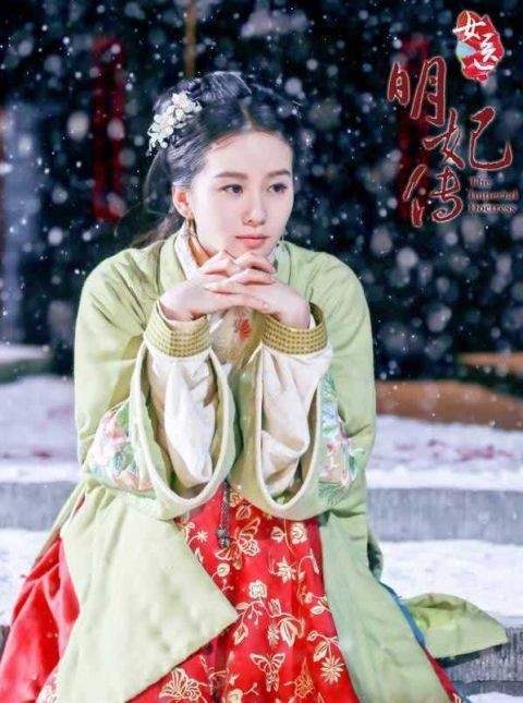 赵丽颖|古装绿衣美人：刘亦菲脱俗，赵丽颖灵动，热巴娇俏，她俩最经典！