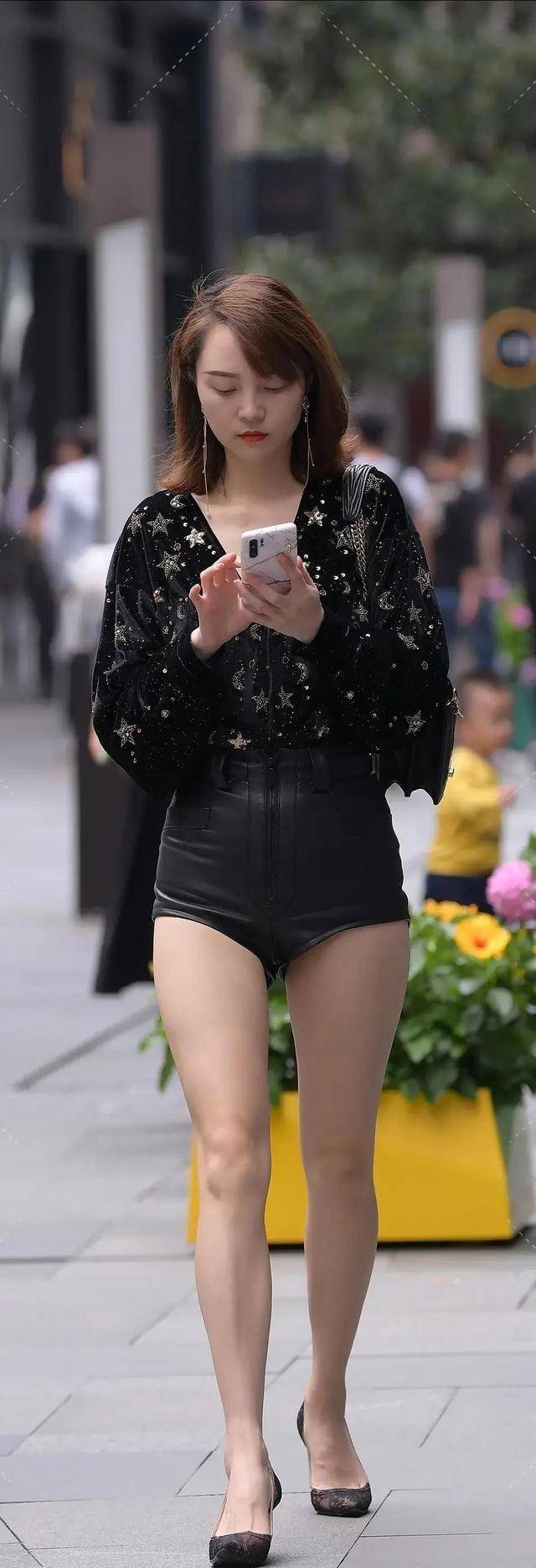 吊带|高贵优雅的打底裤装扮更添清纯美感，体现完美状态，精致生动