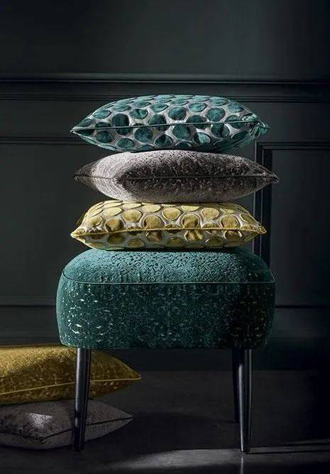 面料设计师在做布艺设计时,都会从空间整体考虑,因此布艺在空间中不是