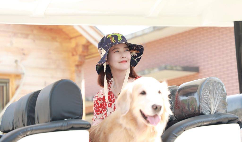 疫苗|周海媚独自打疫苗心情激动，穿运动装全程说不痛，同事跟拍太美了