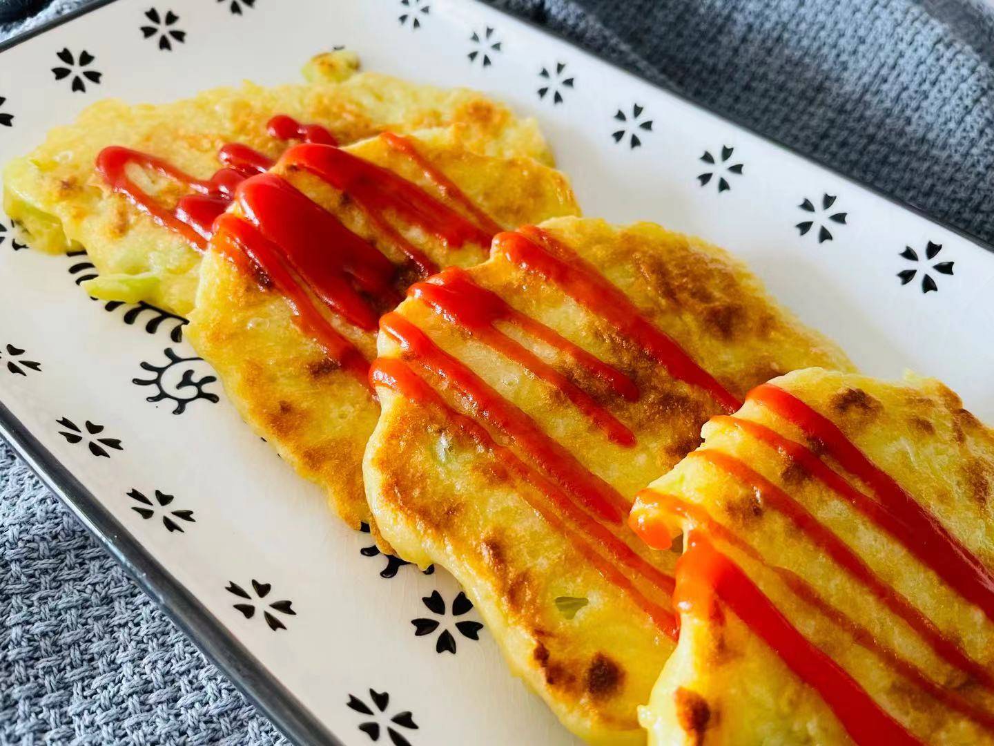 做法|天热懒得做早餐，试试土豆这种吃法，只需简单2步，好吃还管饱