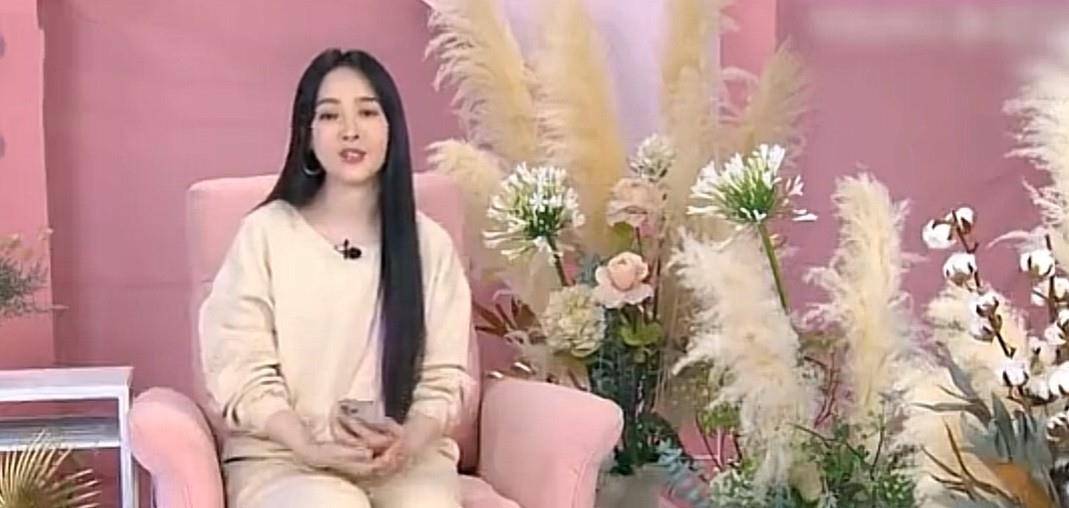 郭碧婷|郭碧婷产后首次上综艺，穿卫衣打扮廉价不像阔太，谈女儿满脸笑容