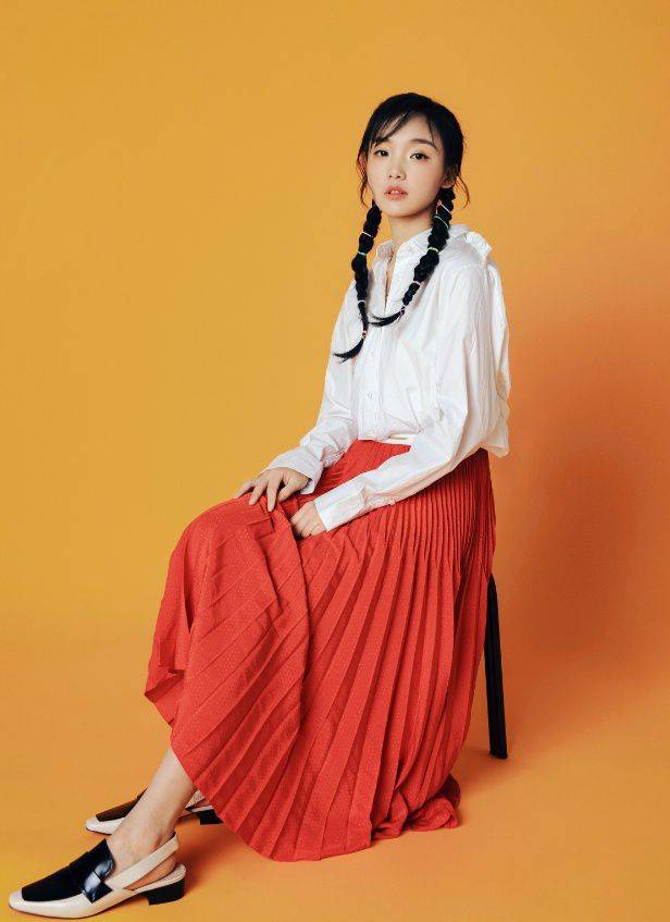 显得|吕小雨卫衣居然这么穿，打扮简直太可爱了