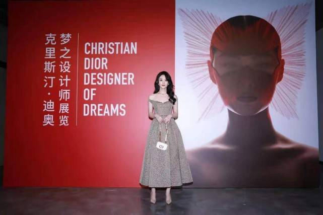 女王|赵丽颖蜕变成时尚女王！出演张杰MV女主角，穿百褶裙扮嫩美成校花