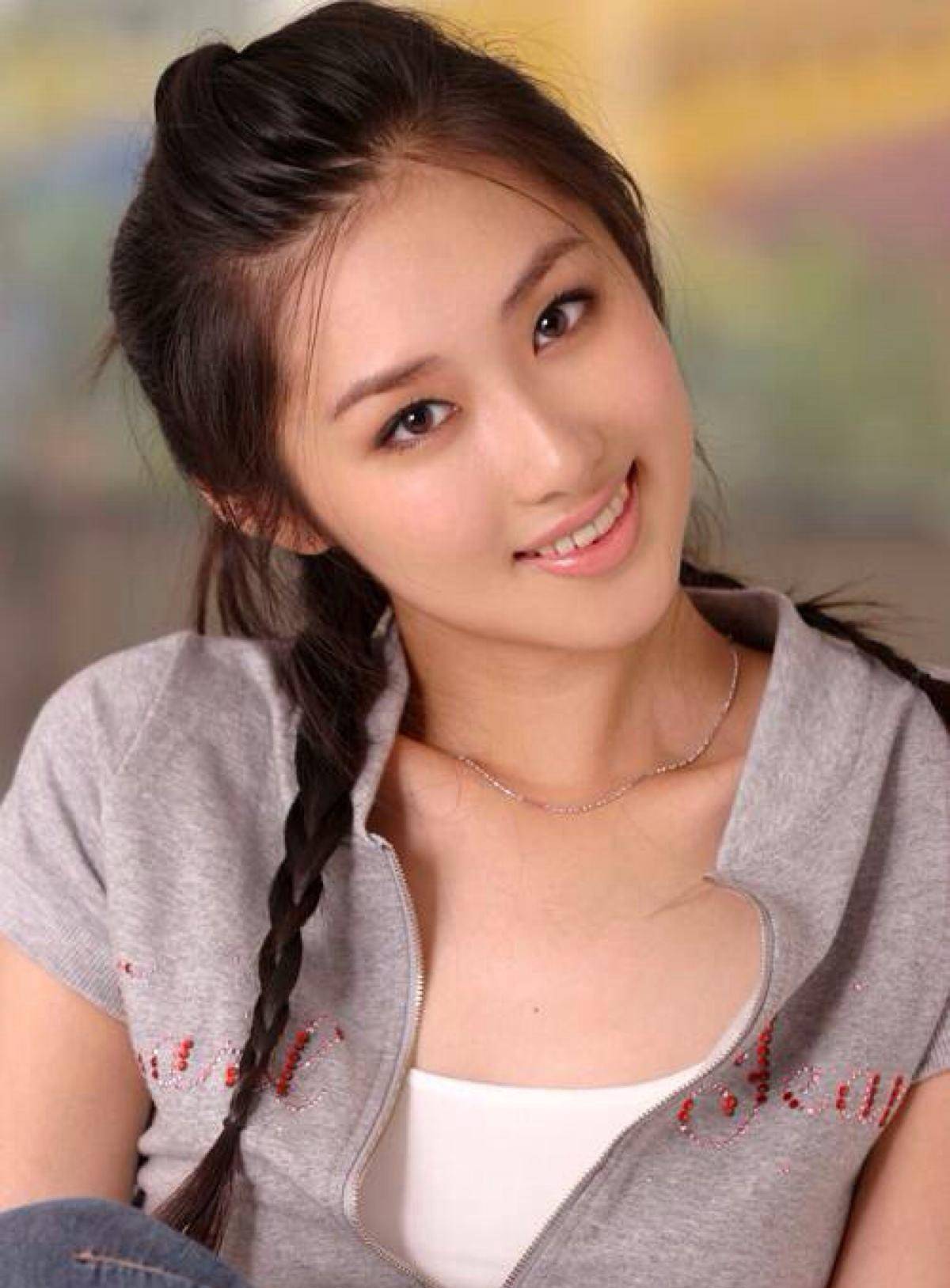 因为|和万茜郭京飞是同学，演过《回家的诱惑》，出道多年她却始终没火