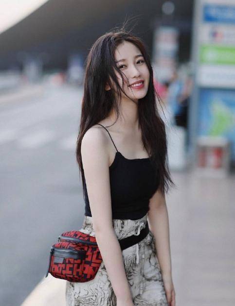 初恋|拥有初恋脸的美女，这个干净的样子太迷人了